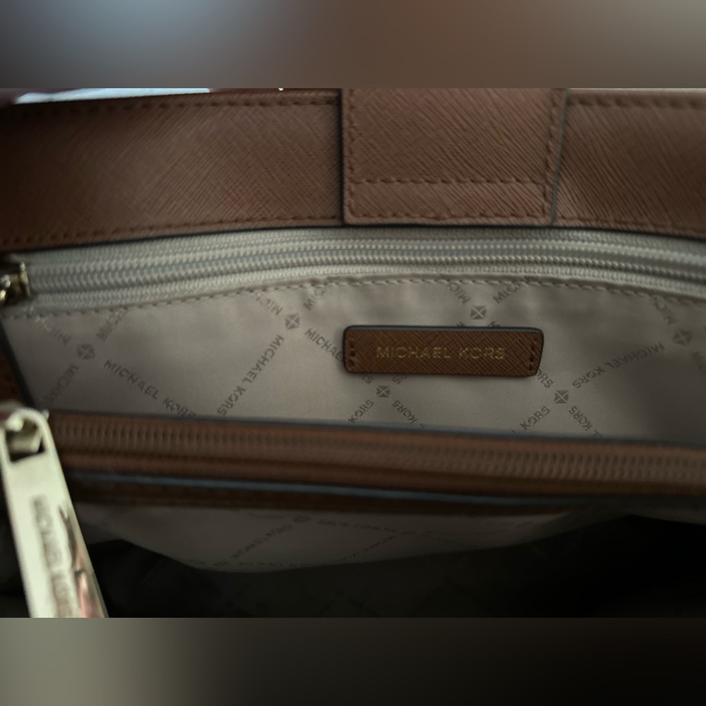 Michael Kors Sofia Large Tote - Picture 6 of 14
